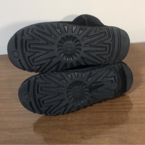 🚫SOLD🚫🐑 Like new - Authentic UGG Booties - Picture 8 of 11